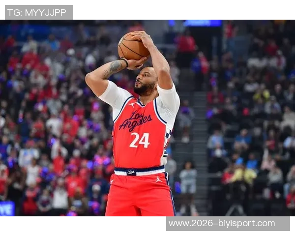 希罗赞鲍威尔训练刻苦表现优异为其取得佳绩感到由衷高兴 希罗赞鲍威尔训练刻苦表现优异为其取得佳绩感到由衷高兴