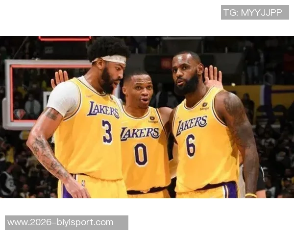 湖人队备战明年休赛期今年小修小补不做大交易引发球迷热议